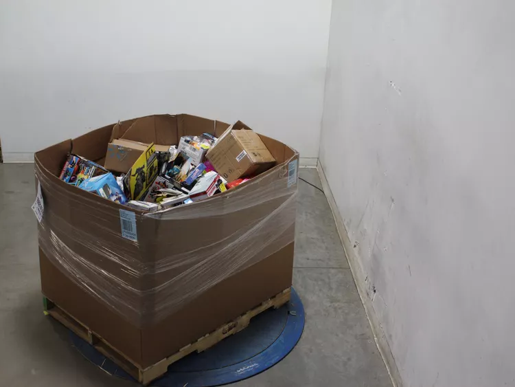 1 pallet 450 pcs other, power adapters & chargers, apple ipad, security & surveillance mixed condition walmart lot id: 941982 1 pallet 450 pcs other, power adapters & chargers, apple ipad, security & surveillance mixed condition walmart lot id: 941982