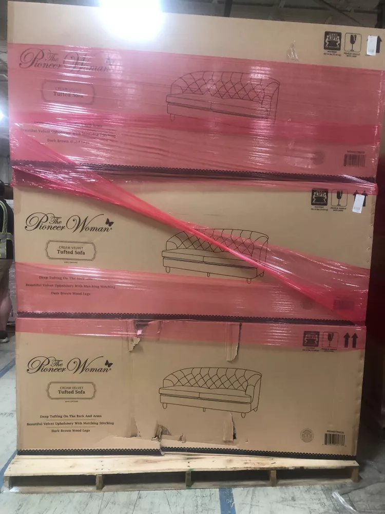 13 pallets 39 pcs living room new the pioneer woman, sophia&william brands co., ltd lot id: 938748 13 pallets 39 pcs living room new the pioneer woman, sophia&william brands co., ltd lot id: 938748