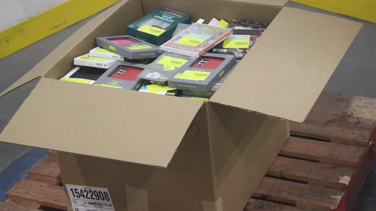 1 parcel box 208 pcs cases, dvd discs, other brand new walmart lot id: 936819 1 parcel box 208 pcs cases, dvd discs, other brand new walmart lot id: 936819