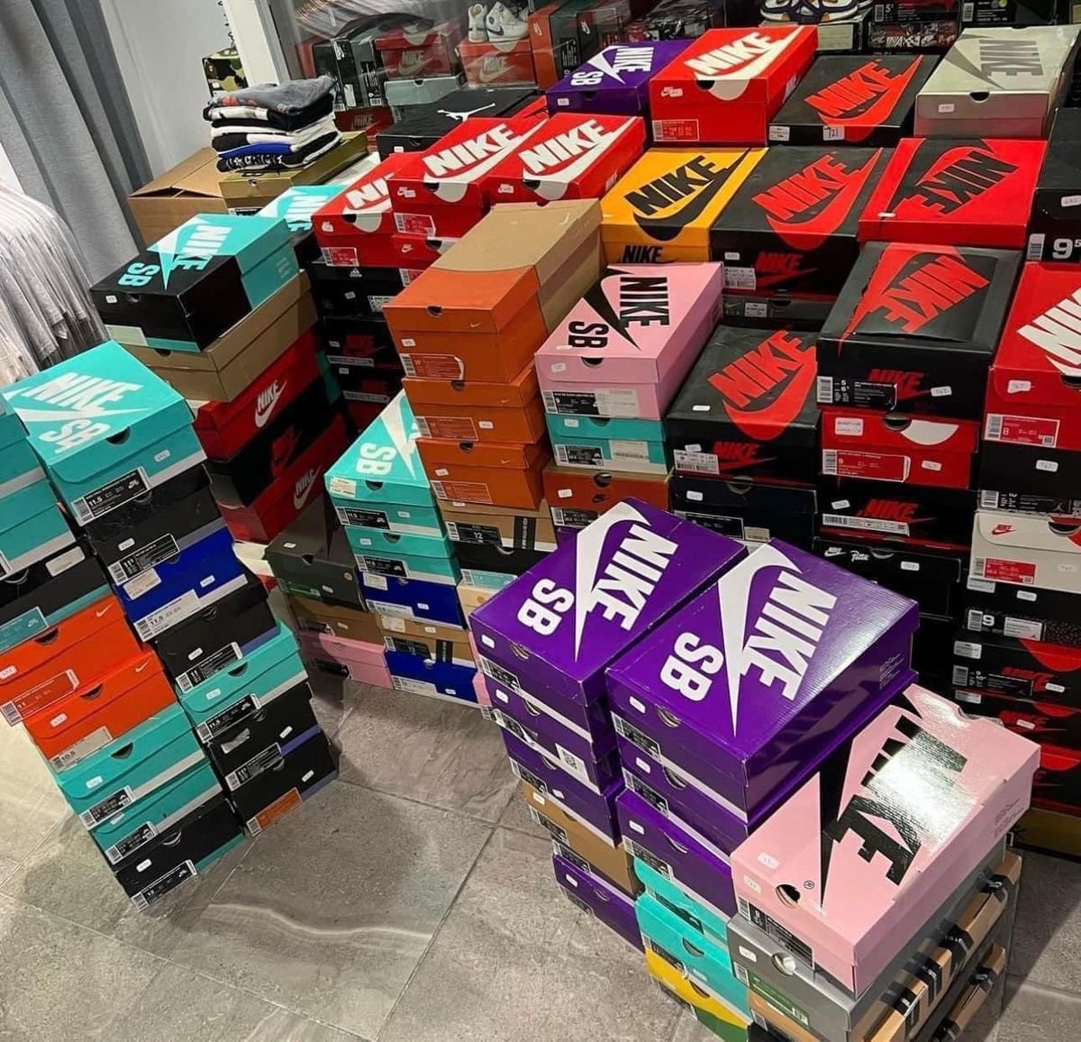 NIKE Sneaker PALLETS